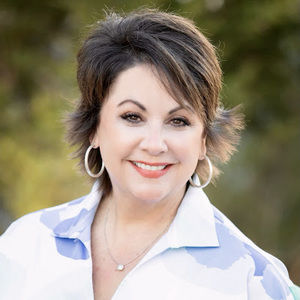 Meet your Posher, Dee